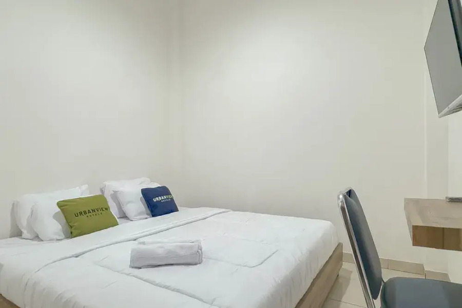 Urbanview Hotel Maharani Garut