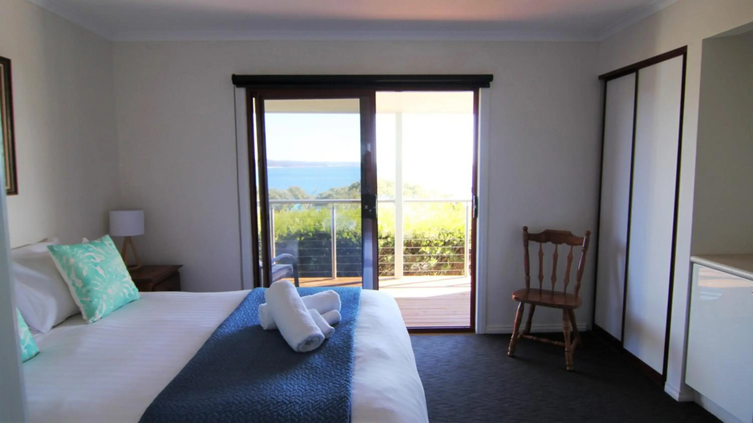 DOLPHIN LOOKOUT COTTAGE - amazing views of the Bay of Fires