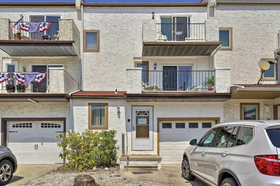 Brigantine Retreat w/ Balconies - Walk to Beach!