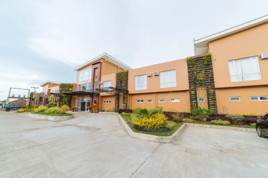 RedDoorz Premium near Health Centrum Banica