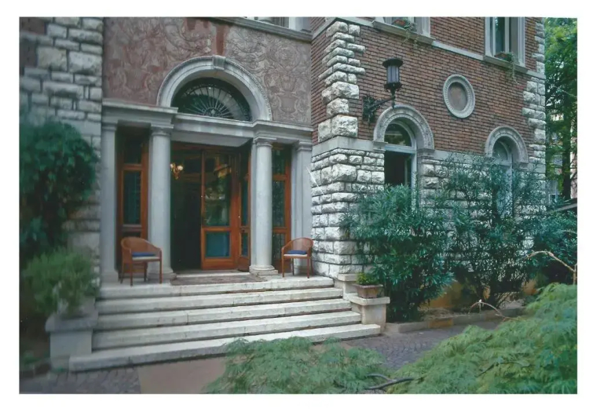 Villa V