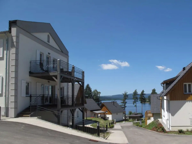 Lakeside Village 25463