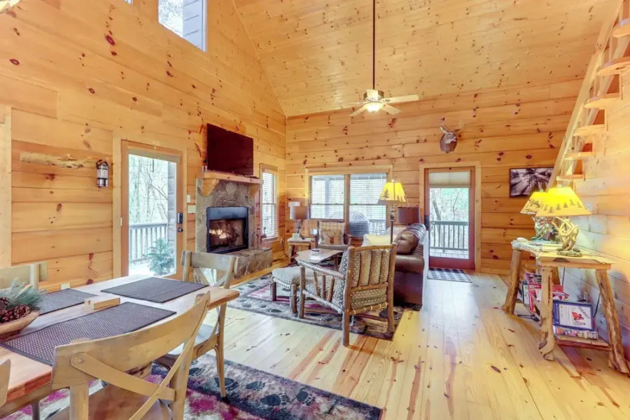 9 Mi to Dtwn Blue Ridge: Cabin w/ Deck & Grill!