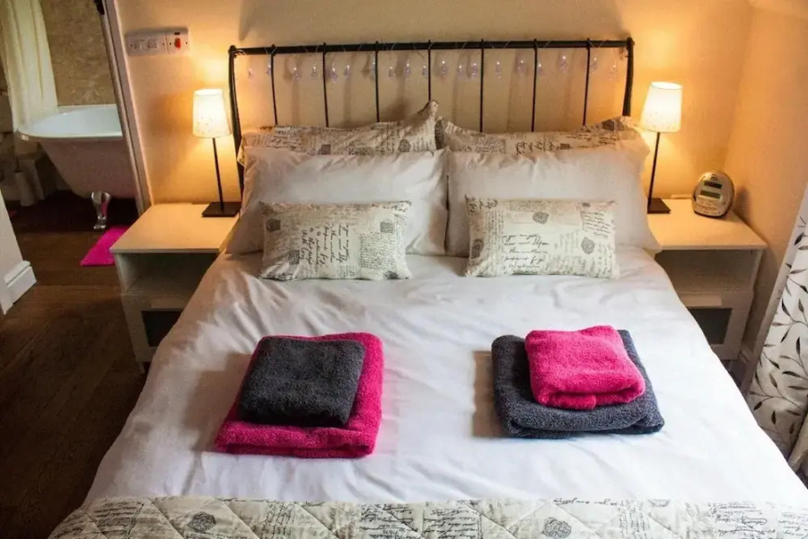 Pet Friendly - Country Cottage - 2 Guests Retreat