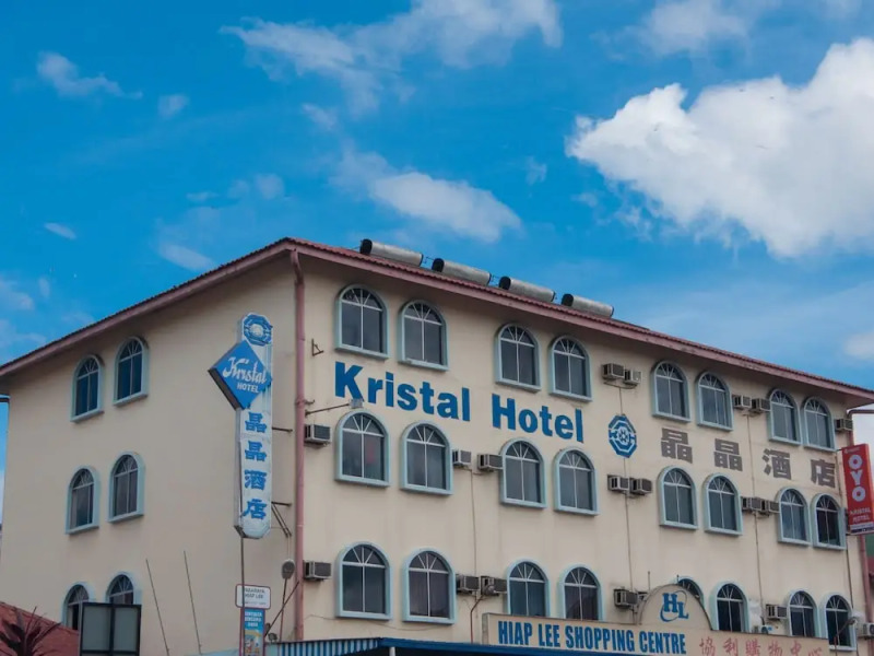 Kristal Hotel by OYO