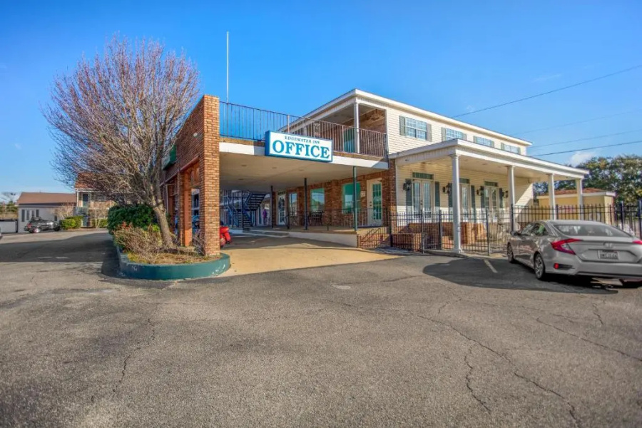 Edgewater Inn