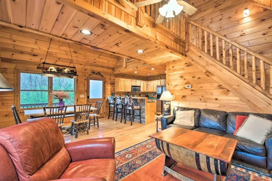 'long Pine Ridge' Cabin w/ Luxury Amenities!