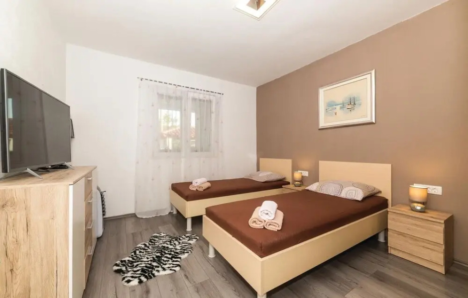 Nice Home in Kastel Gomilica With Sauna, Wifi and 2 Bedrooms