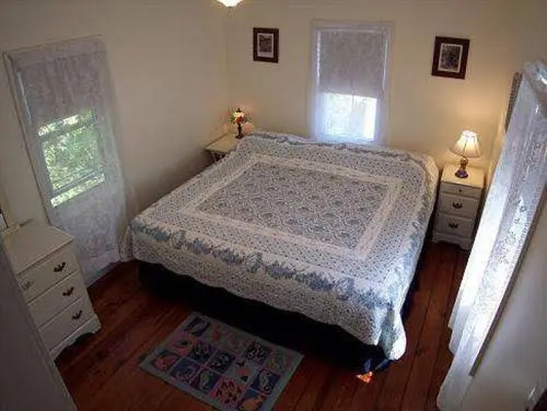 Avon Manor House at 322