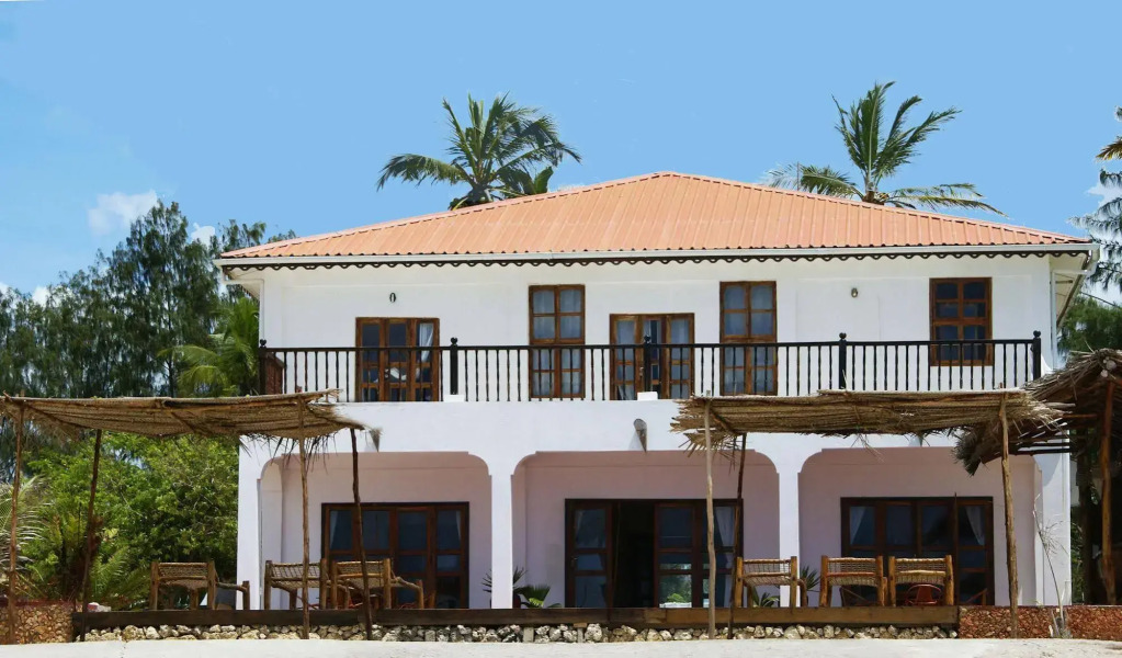 Moonshine Uroa Boutique Hotel