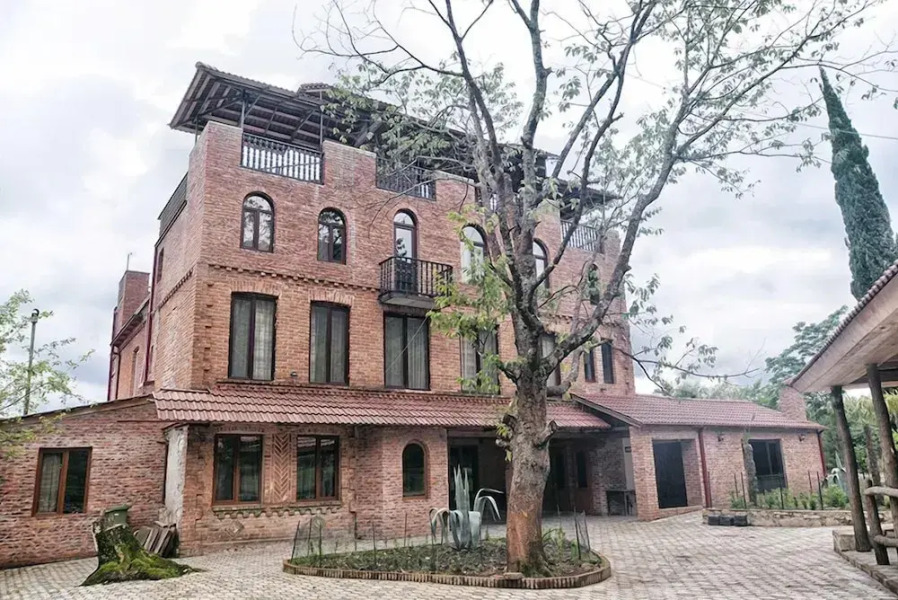 Имение Чиковани