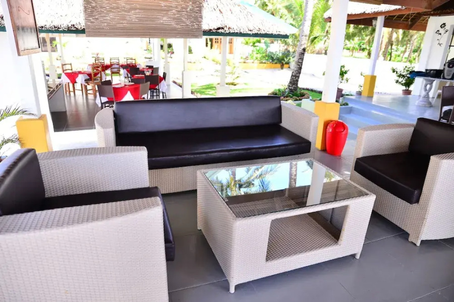 White Beach Dive & Kite Resort Carabao