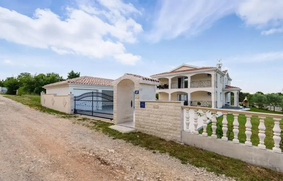 Nice Home in Buje With Wifi and 2 Bedrooms