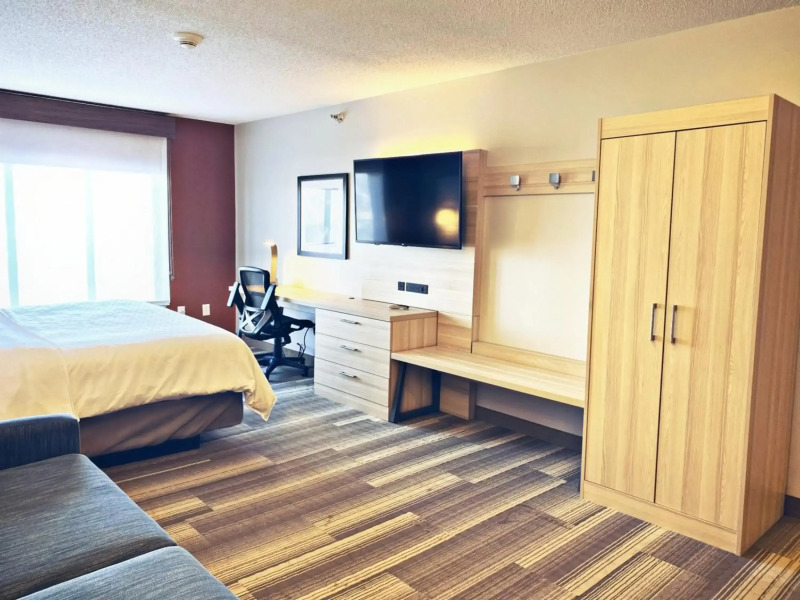 Holiday Inn Express & Suites La Porte by IHG