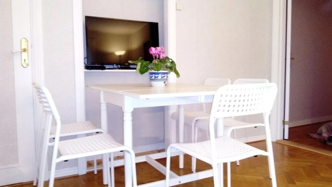 Charmig villalägenhet 150 meter från Vänerns strand