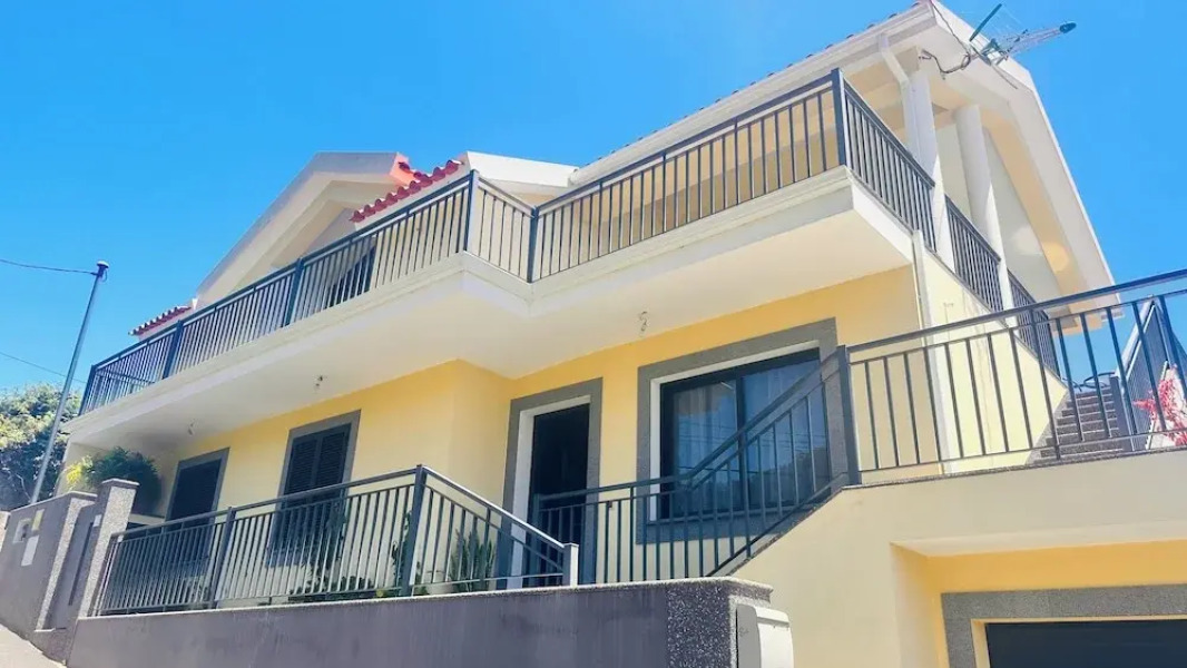 Panoramic sea and Mountain View 2 Bedroom House