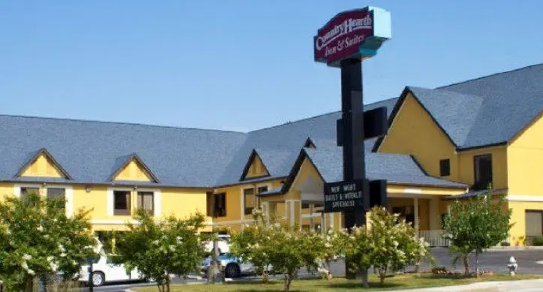 Country Hearth Inn