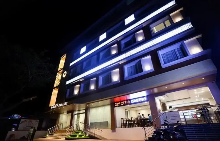 Cliff Embassy Banquet & suites