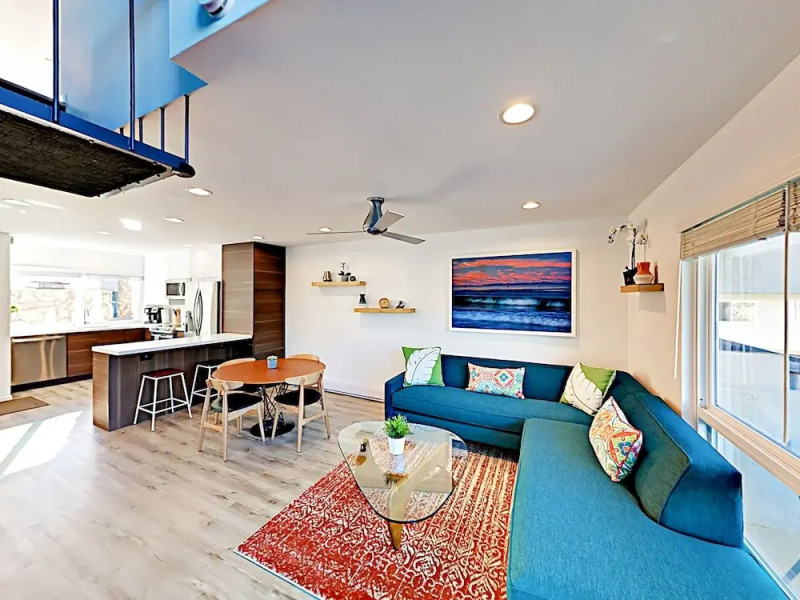 Modern Mountain-View Condo, 1 Block To Beach! Condo