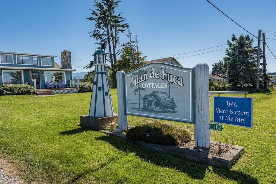 Juan de Fuca Waterfront Hotel & Cottages
