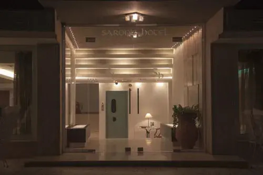 Saronis Hotel