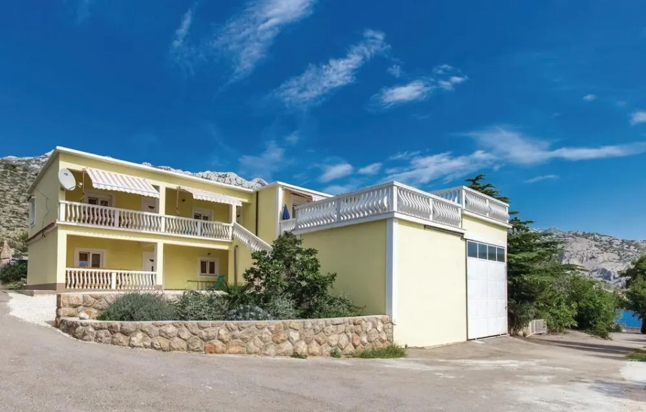 Stunning Apartment in Lukovo Sugarje With 2 Bedrooms