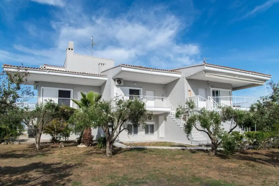 Family Maisonette with pool #3