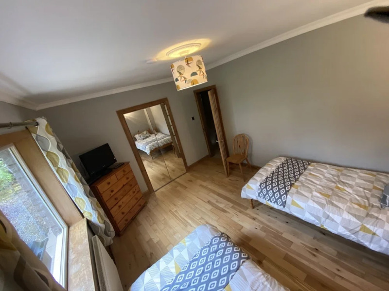 Country Cottage Sleeps 6 w/ Hot Tub & Dog-friendly