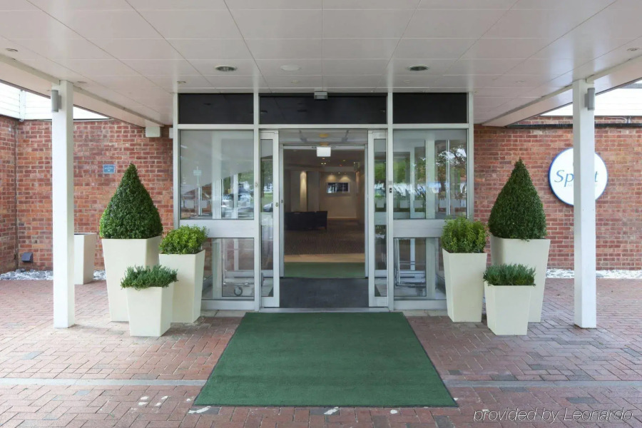 Holiday Inn Reading South M4 Jct11 by IHG