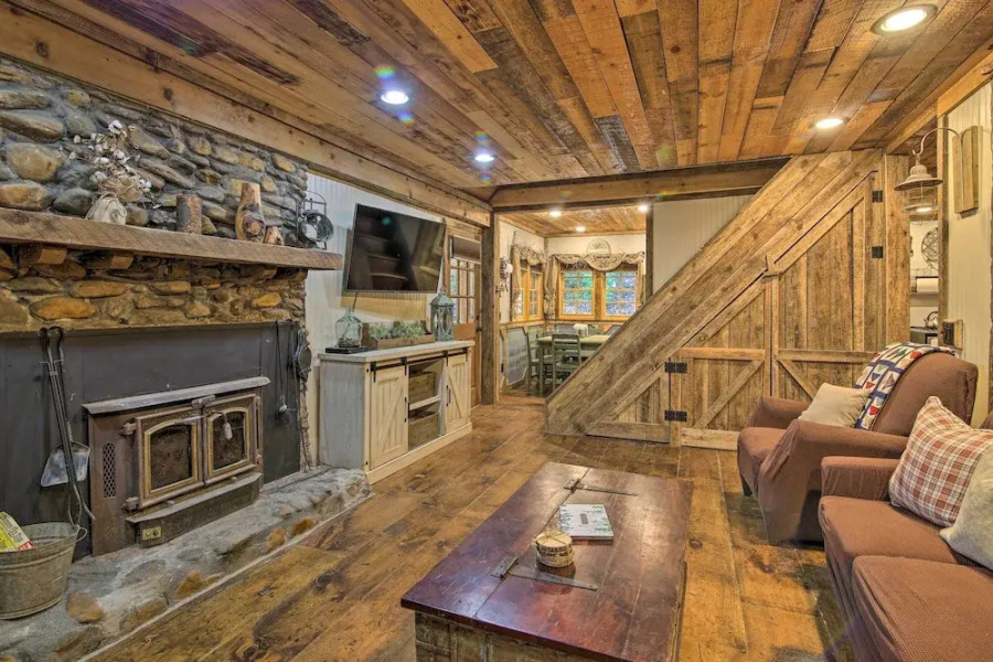 Tubes & Kayaks: 5-acre North Georgia Mtn Retreat