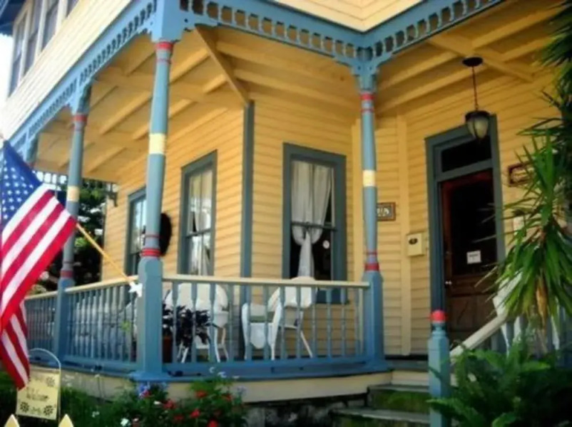 Victorian House Bed & Breakfast
