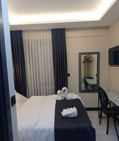 mana airport hotel
