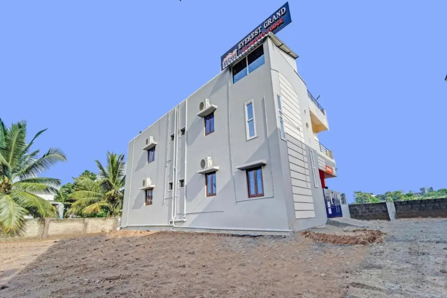 OYO Flagship 702142 Hotel Everest Grand