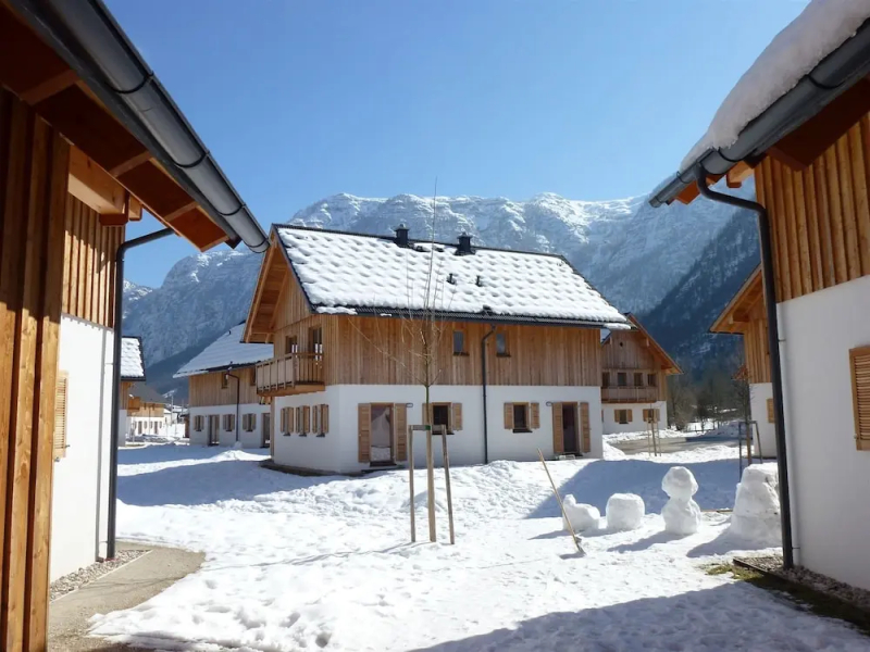 Luxury Chalet in Obertraun With Pool