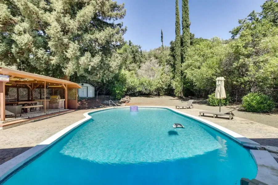 Vacation Rental 2 Mi to Clearlake Oaks Boat Launch