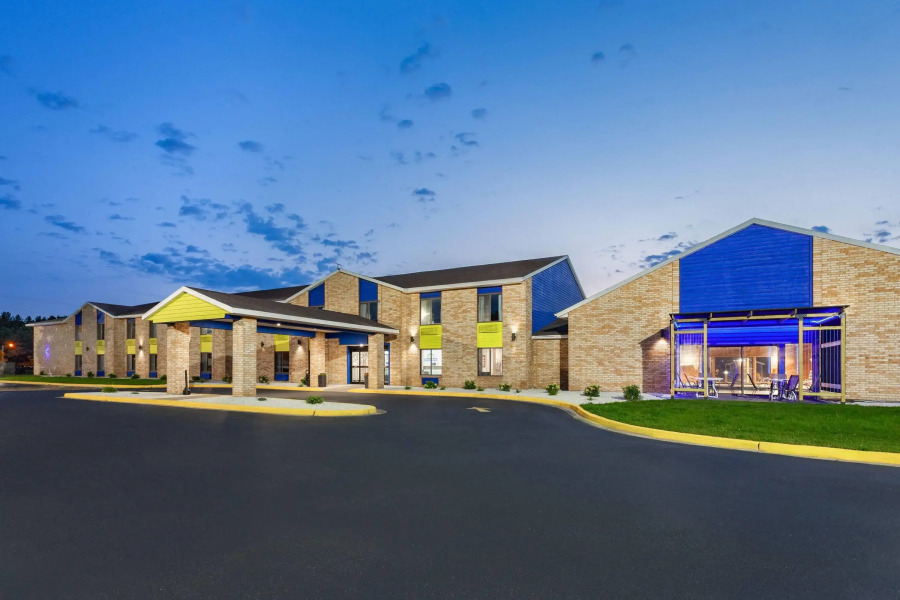 Days Inn by Wyndham Eagle River