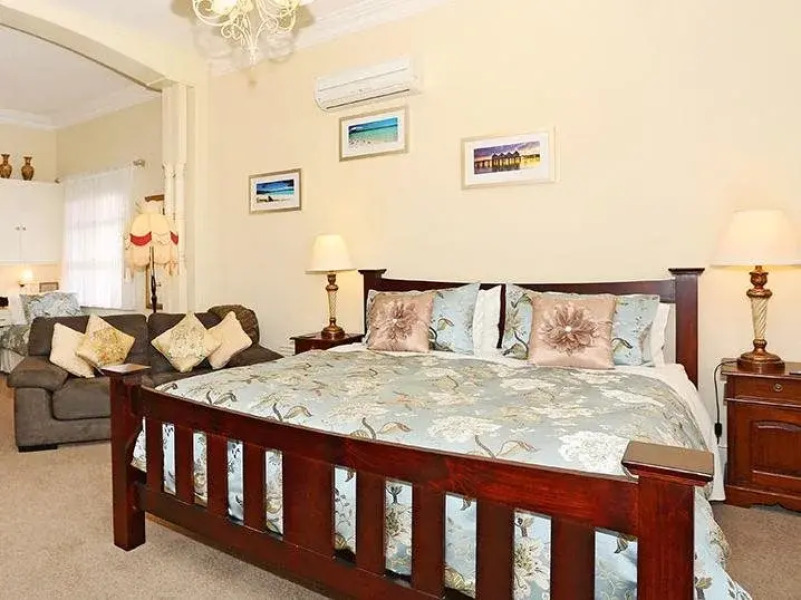 Sojourn on Gale Bed & Breakfast