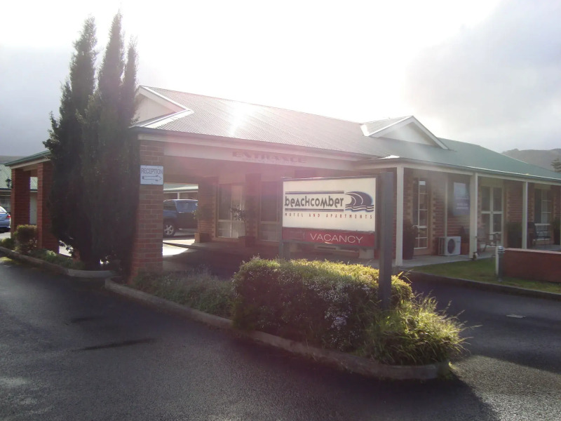 Beachcomber Motel And Apartments