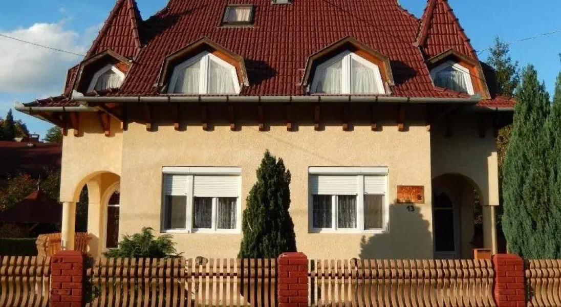 Henrietta Apartmanház