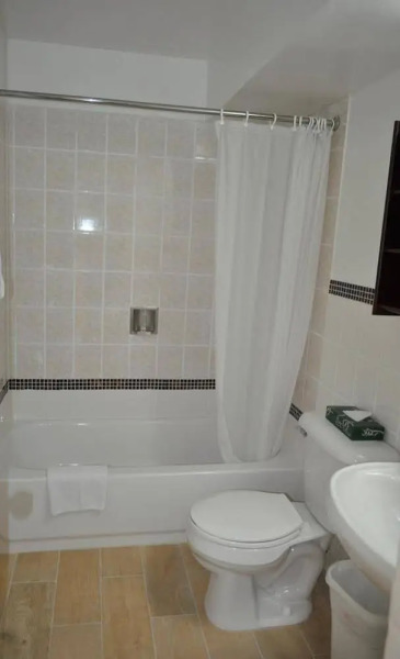 Mai'Ana Airport Plaza