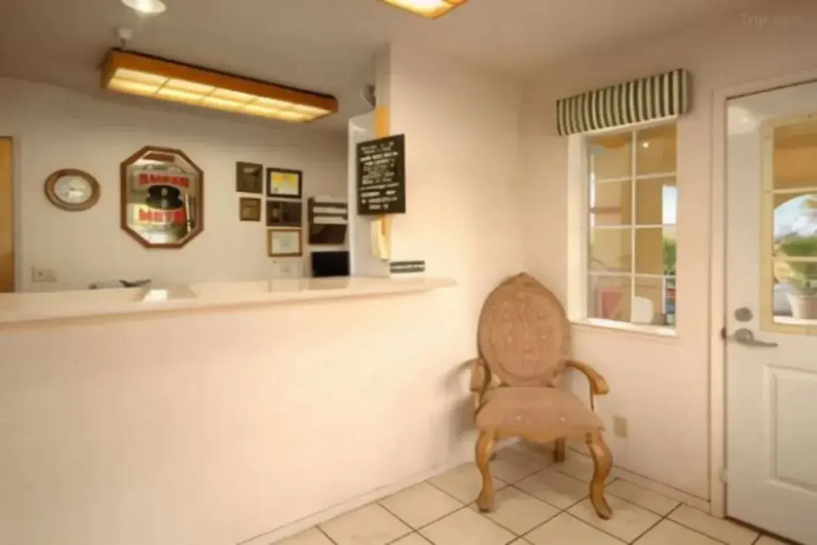 Upper Lake Inn and Suites