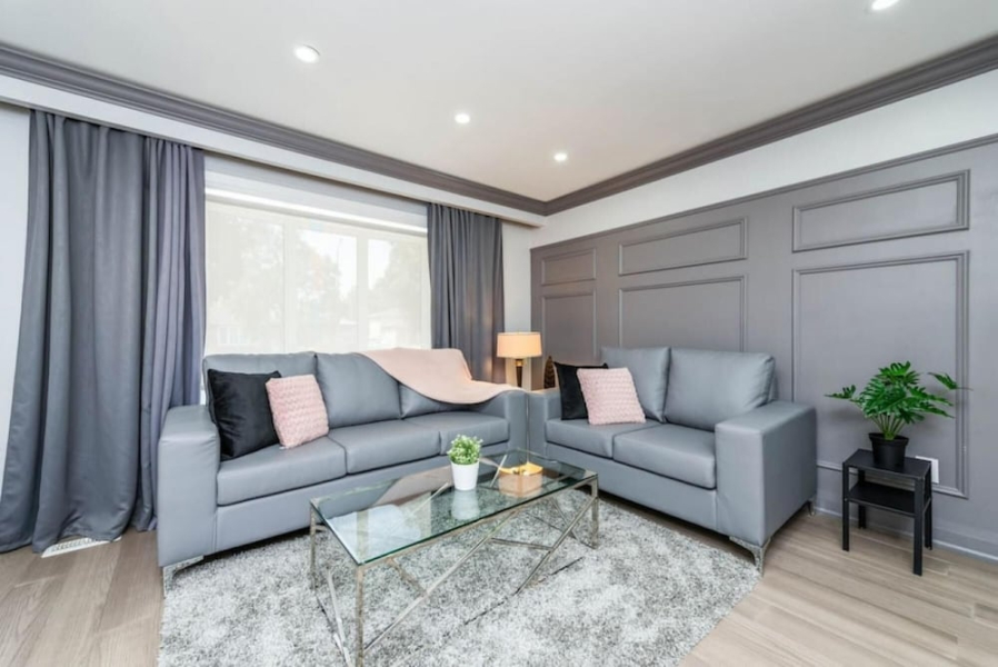 Exquisite 6 Bedroom 3 Bath House With Parking