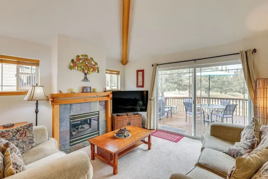 Hot Tub at Townhome on 8th Green in Redmond