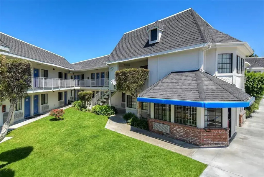 Motel 6 Carlsbad Downtown