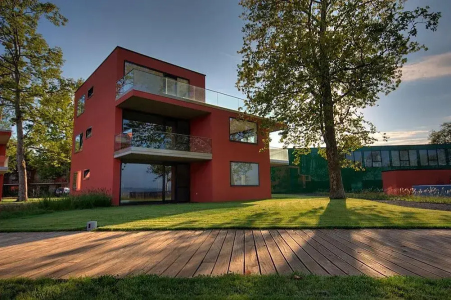 BL YachtClub & Apartments