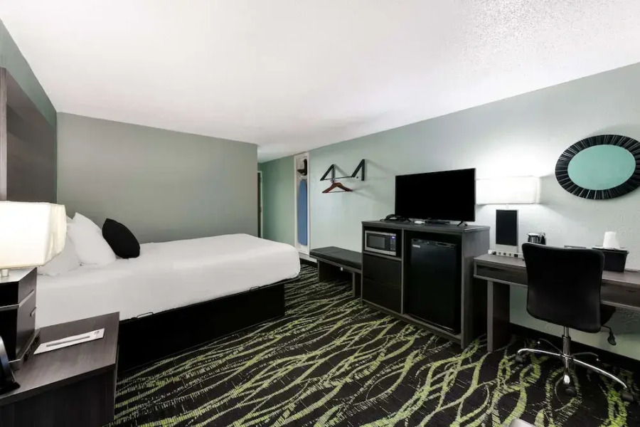 Baymont by Wyndham Liberty MO