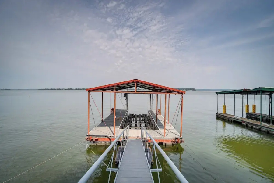 Waterfront Grove Retreat w/ Dock: 'cedar Ridge'