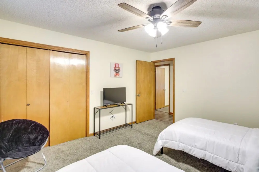 Welcoming Hot Springs Home 12 Mi to National Park