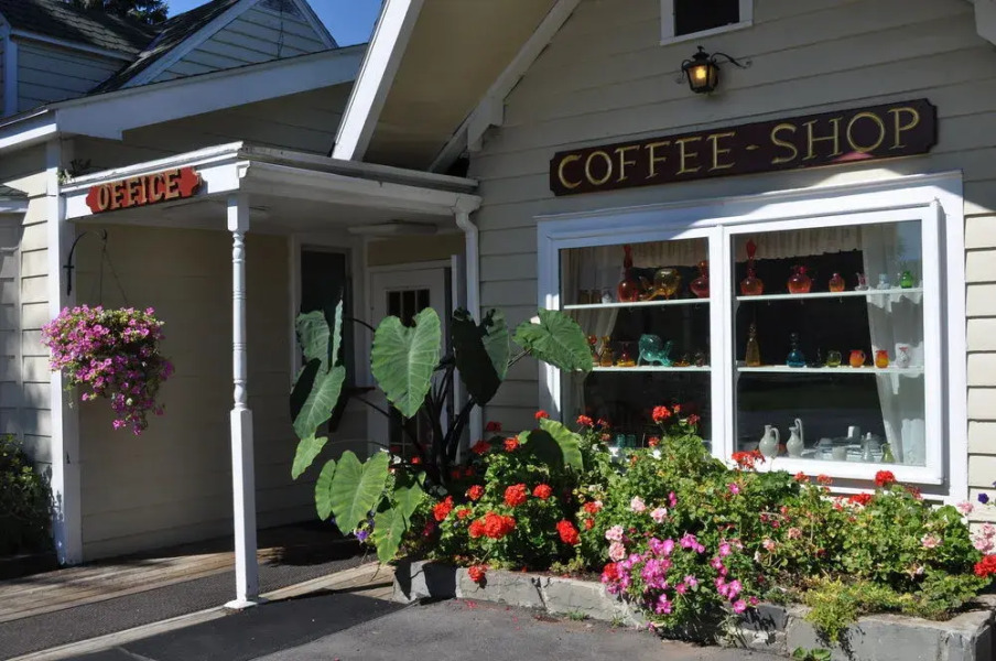 Blue Spruce Inn & Suites