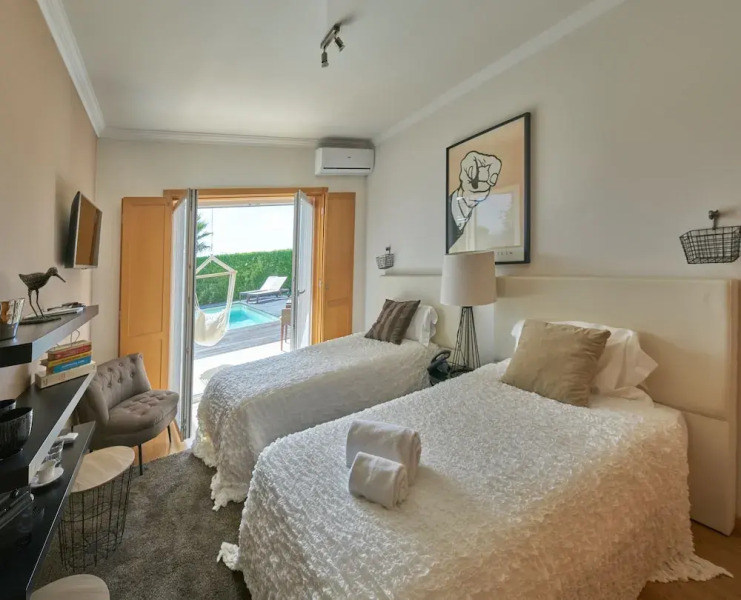 Torel Cliff Surf & Golf